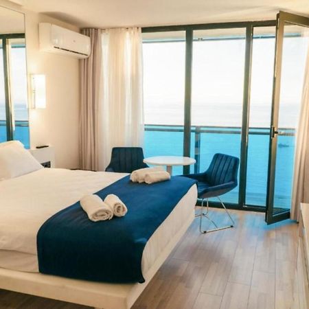 Orbi City Twins Tower Batumi Bagian luar foto