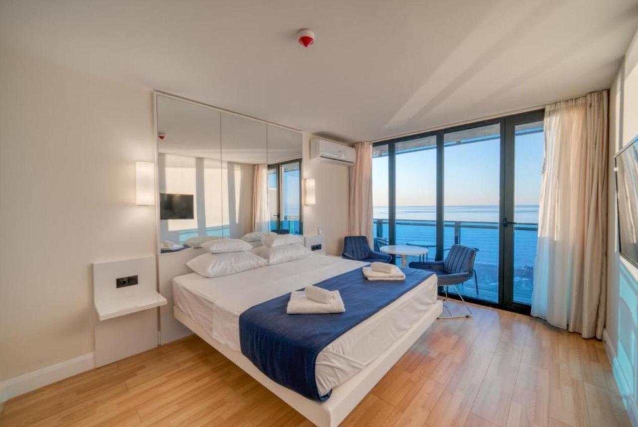 Orbi City Twins Tower Batumi Bagian luar foto