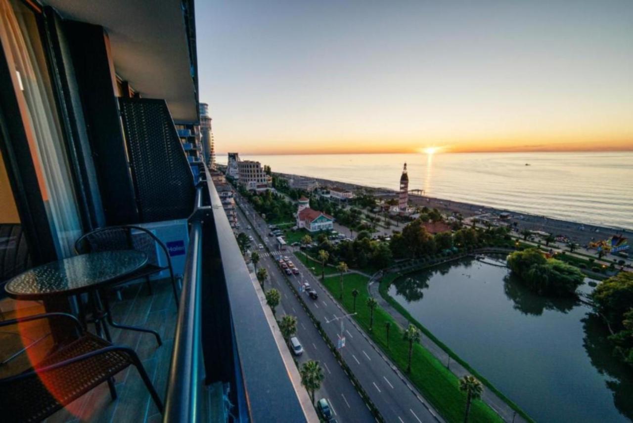 Orbi City Twins Tower Batumi Bagian luar foto