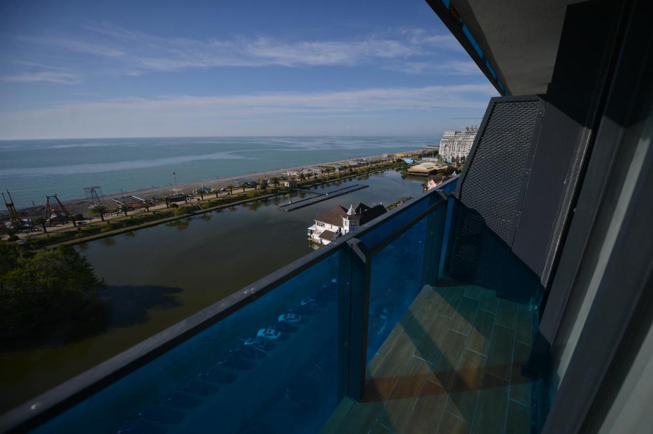 Orbi City Twins Tower Batumi Bagian luar foto