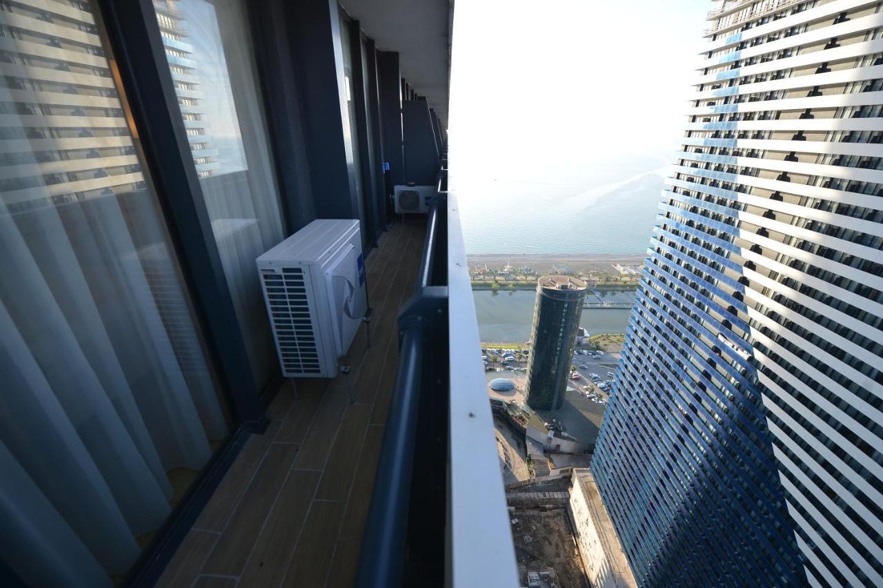 Orbi City Twins Tower Batumi Bagian luar foto