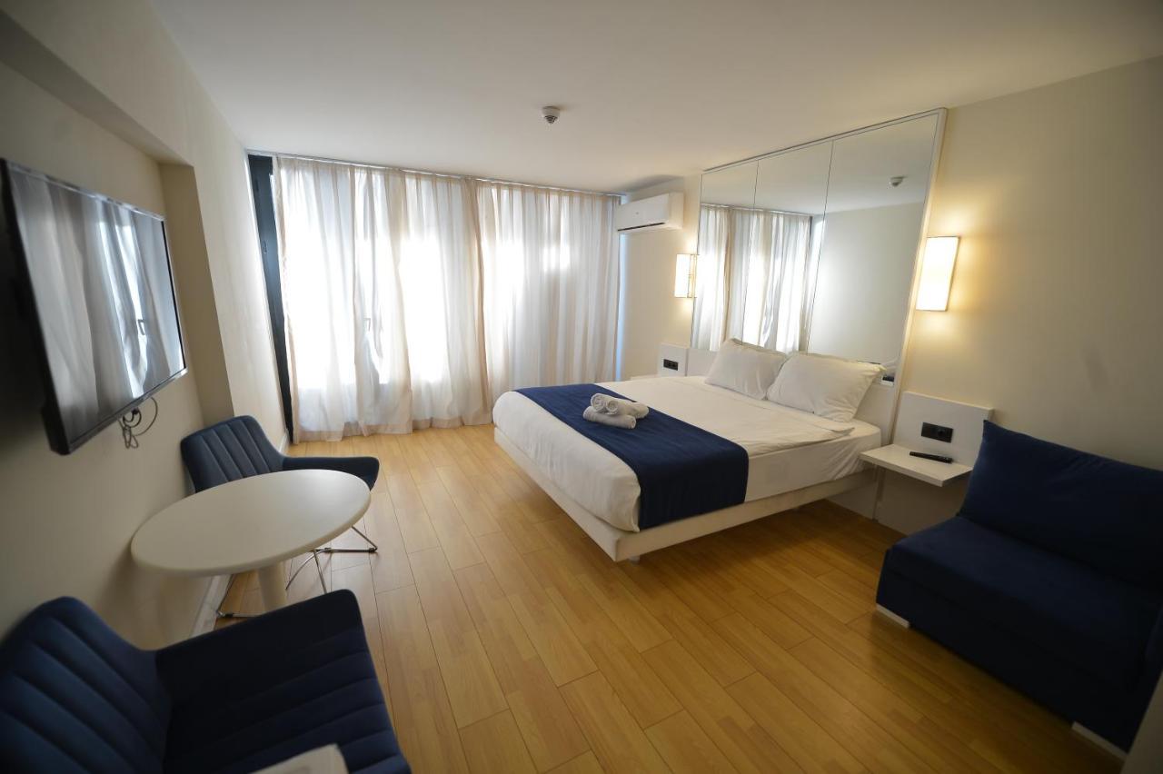 Orbi City Twins Tower Batumi Bagian luar foto