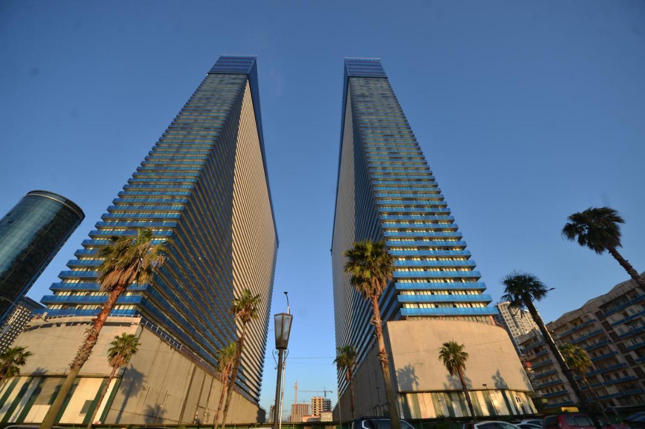 Orbi City Twins Tower Batumi Bagian luar foto
