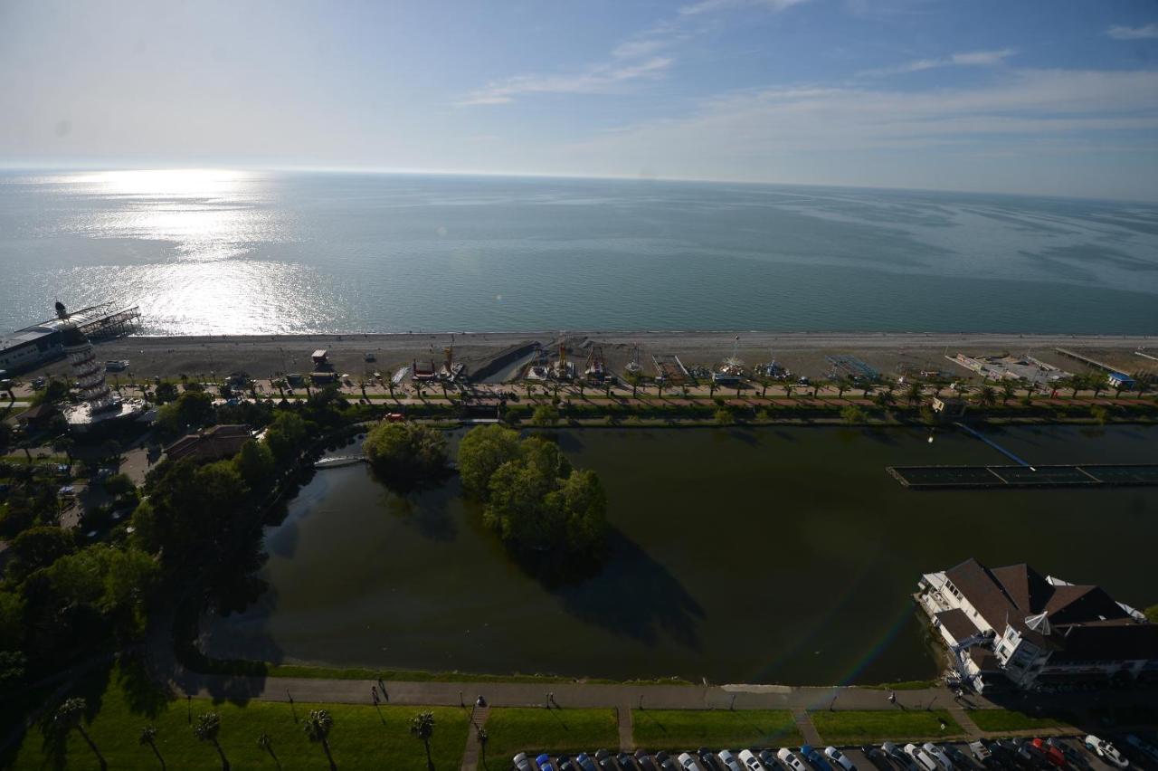 Orbi City Twins Tower Batumi Bagian luar foto